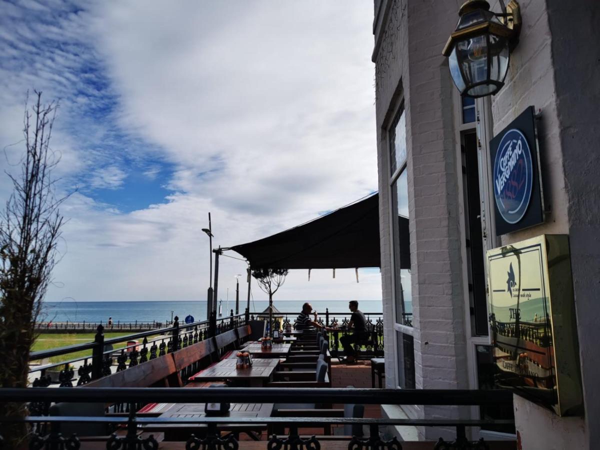 The Strand Hotel, The Former Residence Of Oscar Wilde เบรย์ ภายนอก รูปภาพ