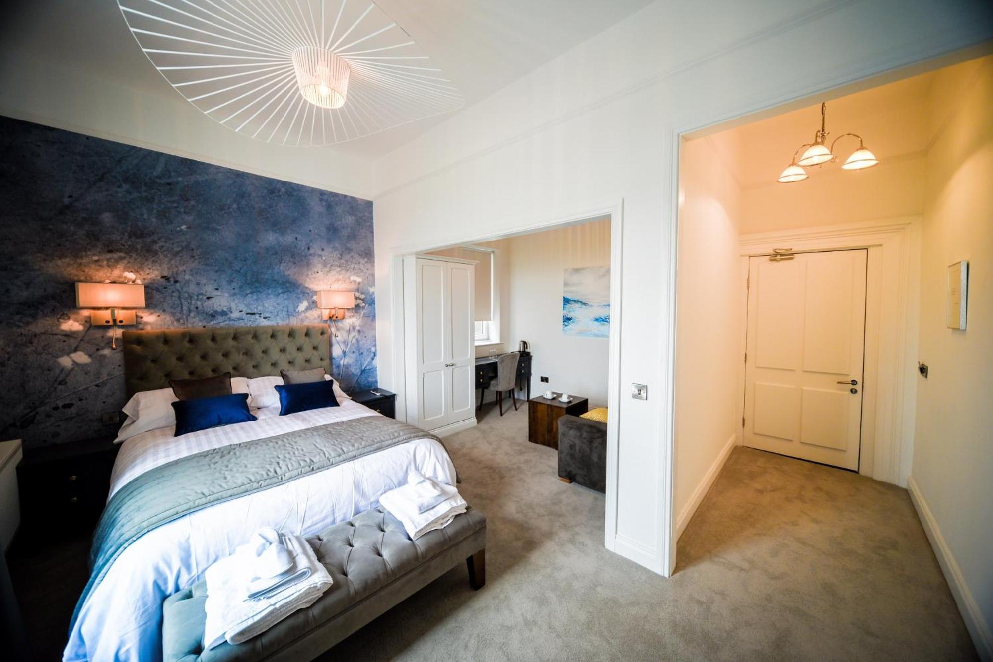 The Strand Hotel, The Former Residence Of Oscar Wilde เบรย์ ภายนอก รูปภาพ