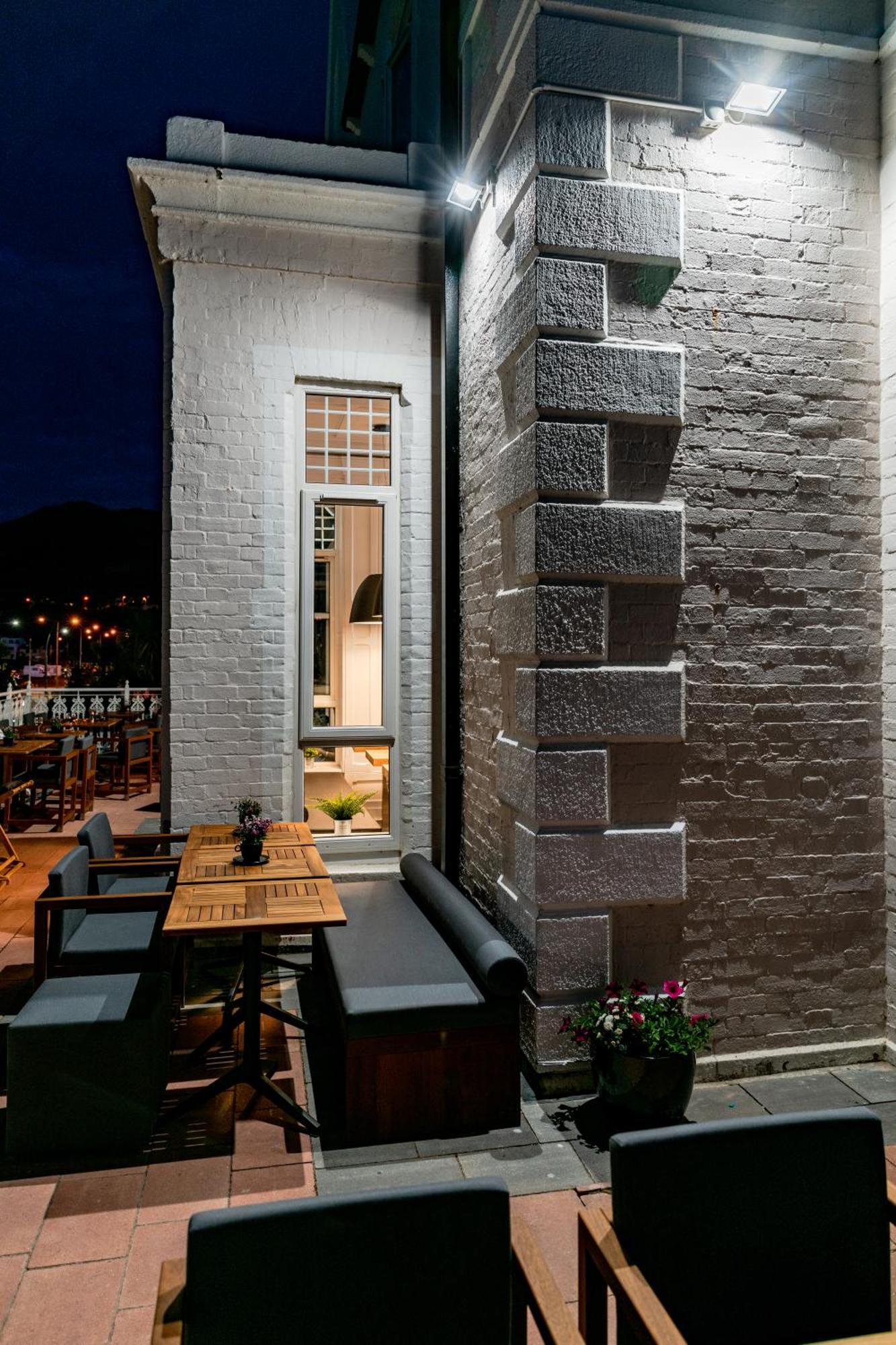 The Strand Hotel, The Former Residence Of Oscar Wilde เบรย์ ภายนอก รูปภาพ
