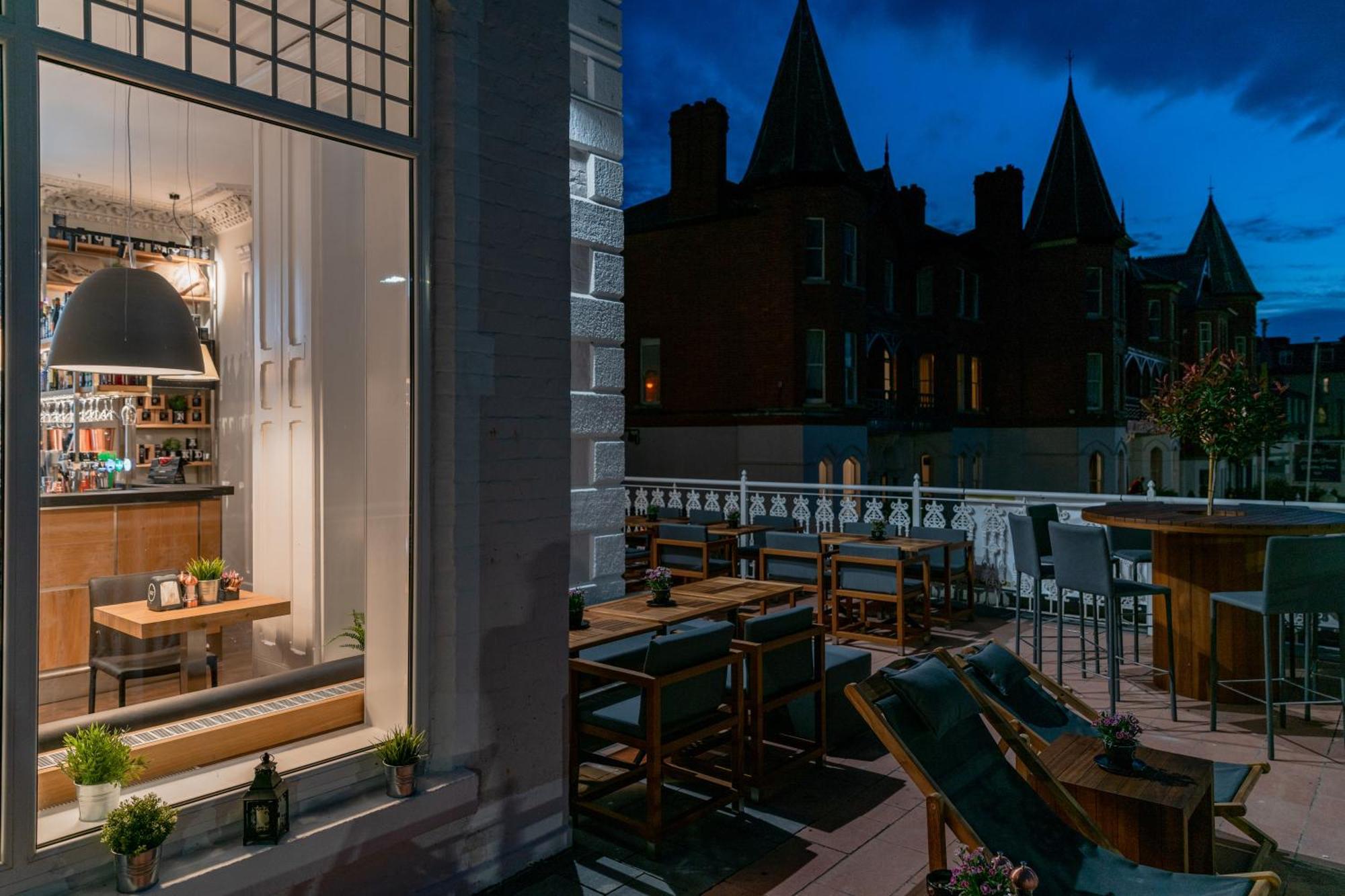 The Strand Hotel, The Former Residence Of Oscar Wilde เบรย์ ภายนอก รูปภาพ