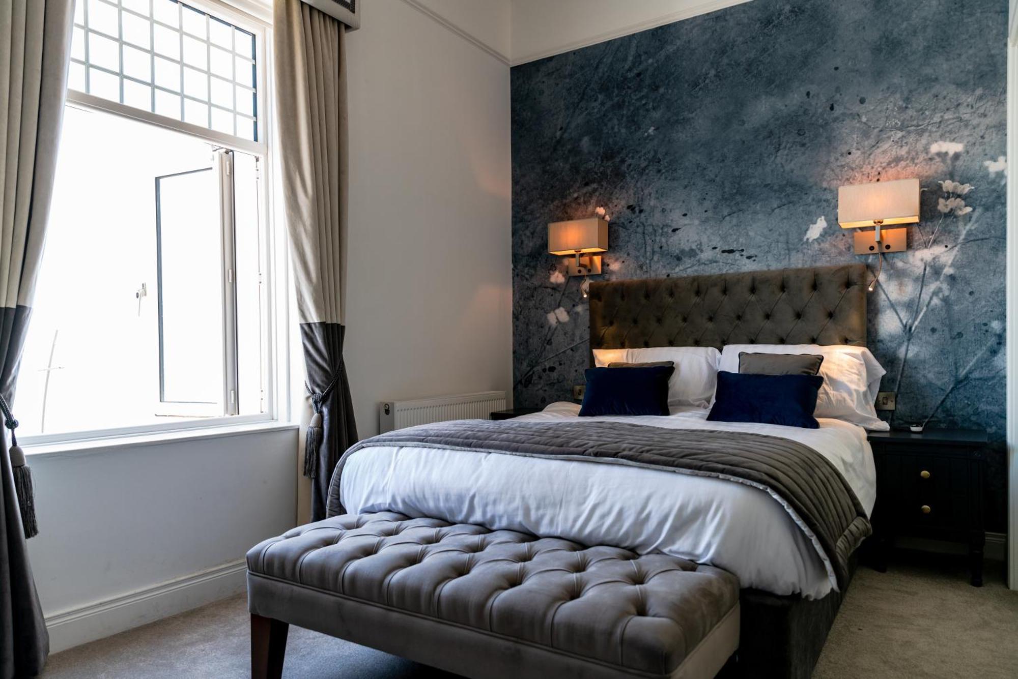 The Strand Hotel, The Former Residence Of Oscar Wilde เบรย์ ภายนอก รูปภาพ
