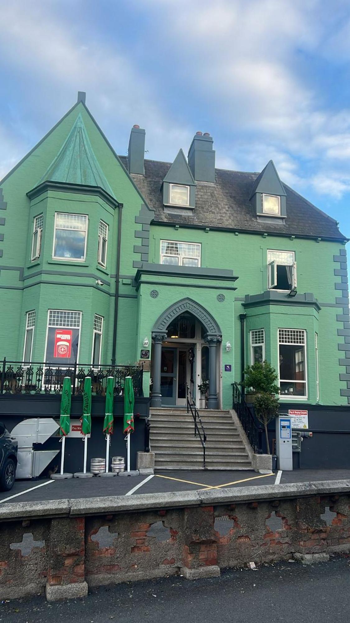The Strand Hotel, The Former Residence Of Oscar Wilde เบรย์ ภายนอก รูปภาพ